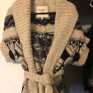 Cute and cozy Abercrombie Chinky sweater!